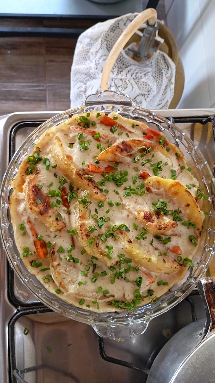 Batatas ao bechamel gratinadas
